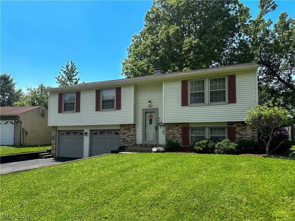 100 Blossom Lane, Niles, OH 44446