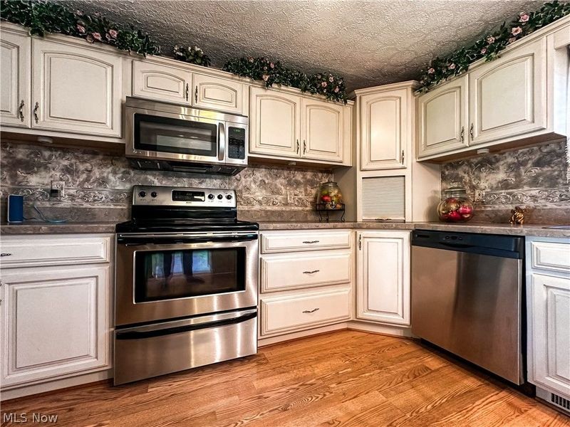 100 Blossom Lane, Niles, OH 44446 Photo 11