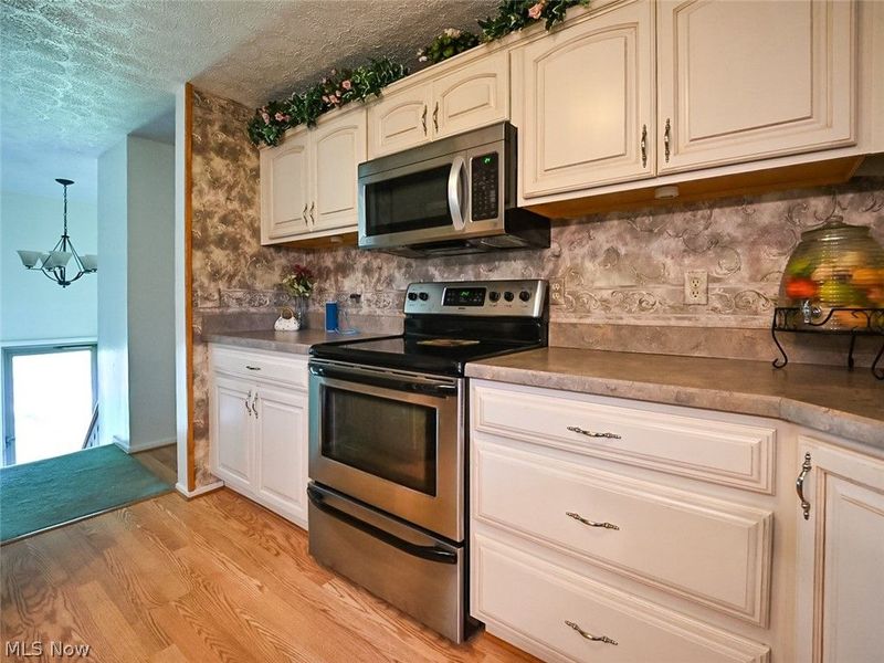 100 Blossom Lane, Niles, OH 44446 Photo 13
