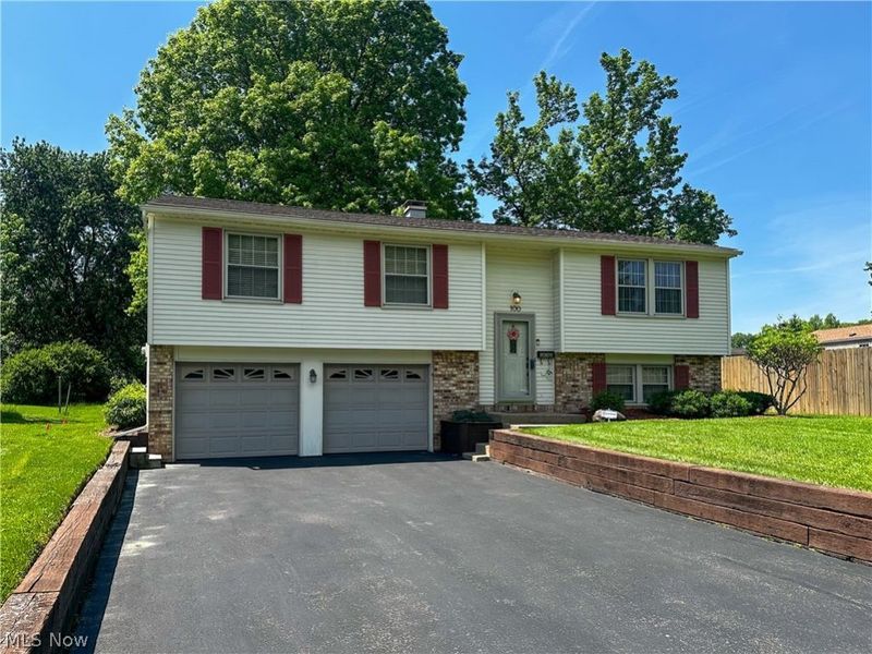 100 Blossom Lane, Niles, OH 44446 Photo 2