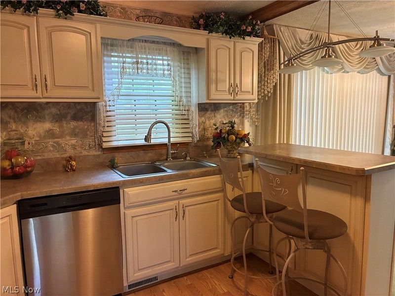 100 Blossom Lane, Niles, OH 44446 Photo 3
