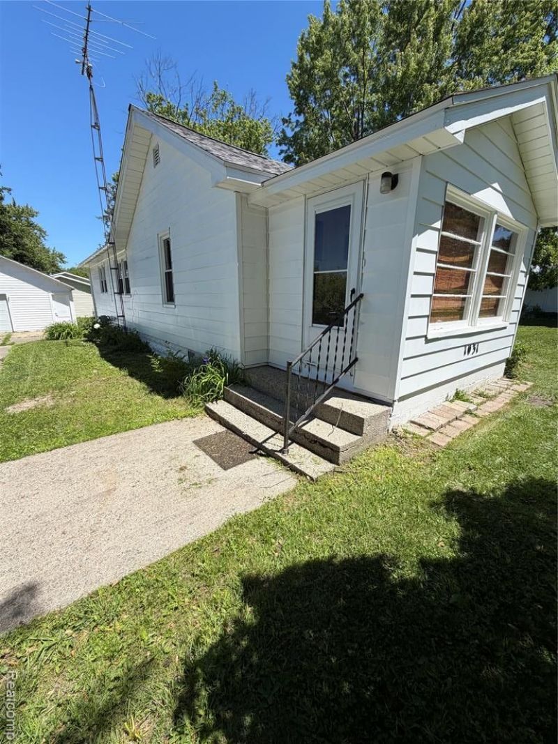 1031 E Pine Avenue, Genesee Township, MI 48458 Main Photo