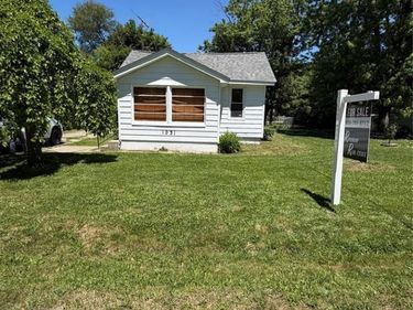 1031 E Pine Avenue, Genesee Twp, MI 48458