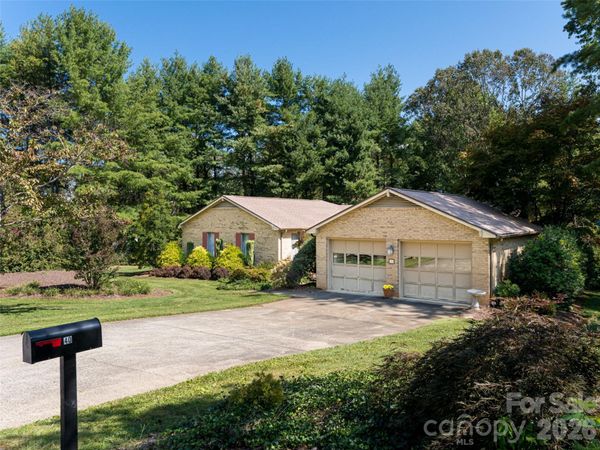 40 Applecross Road, Weaverville, NC 28787