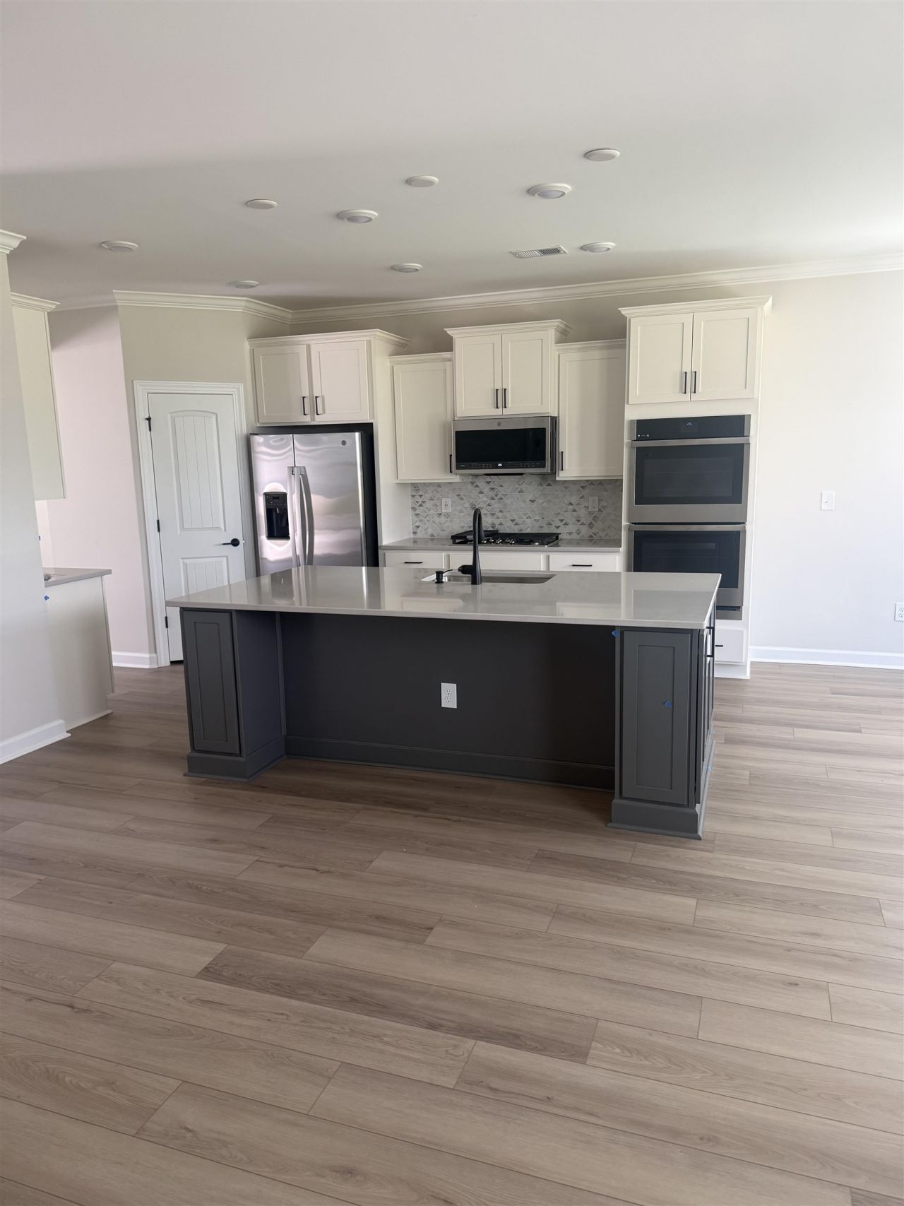 226 Broughton Dr. Photo 4