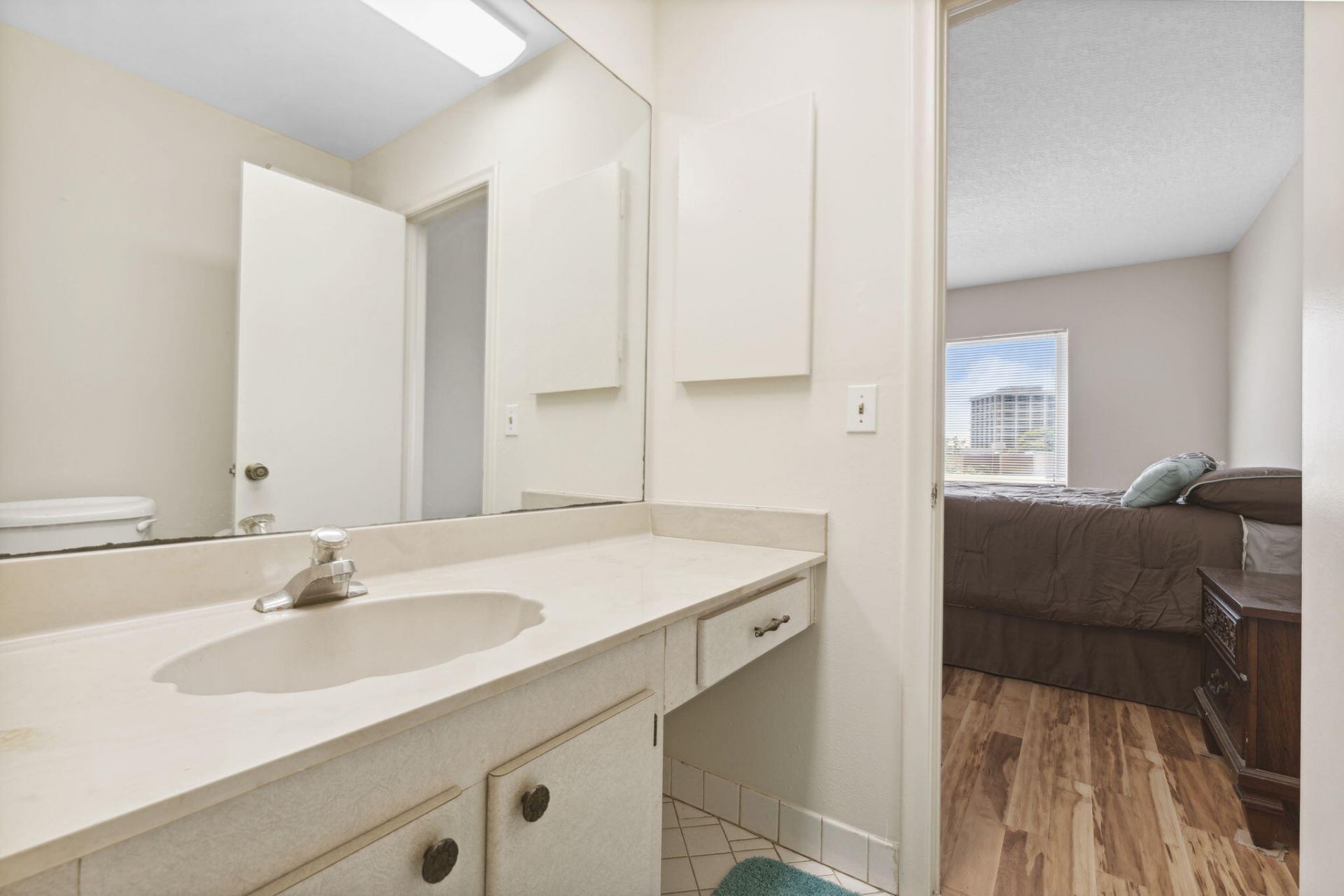 1638 Embassy Drive, Unit 410, West Palm Beach, FL 33401 Photo