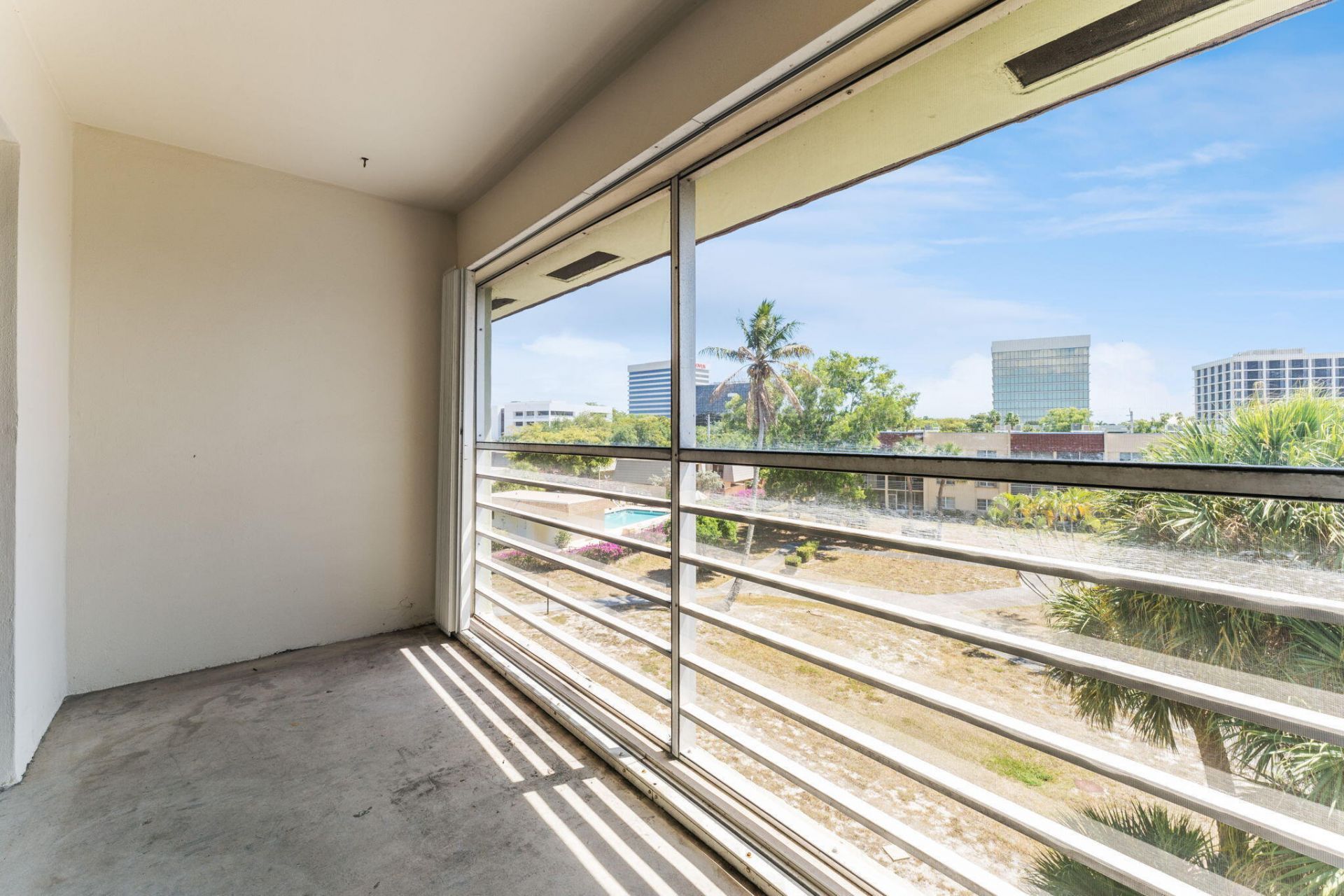 1638 Embassy Drive, Unit 410, West Palm Beach, FL 33401 Photo