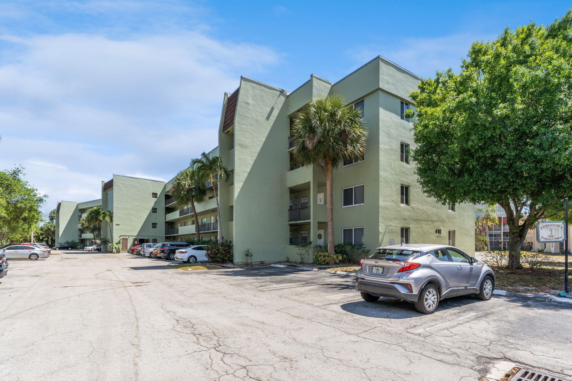 1638 Embassy Drive, Unit 410, West Palm Beach, FL 33401 Photo