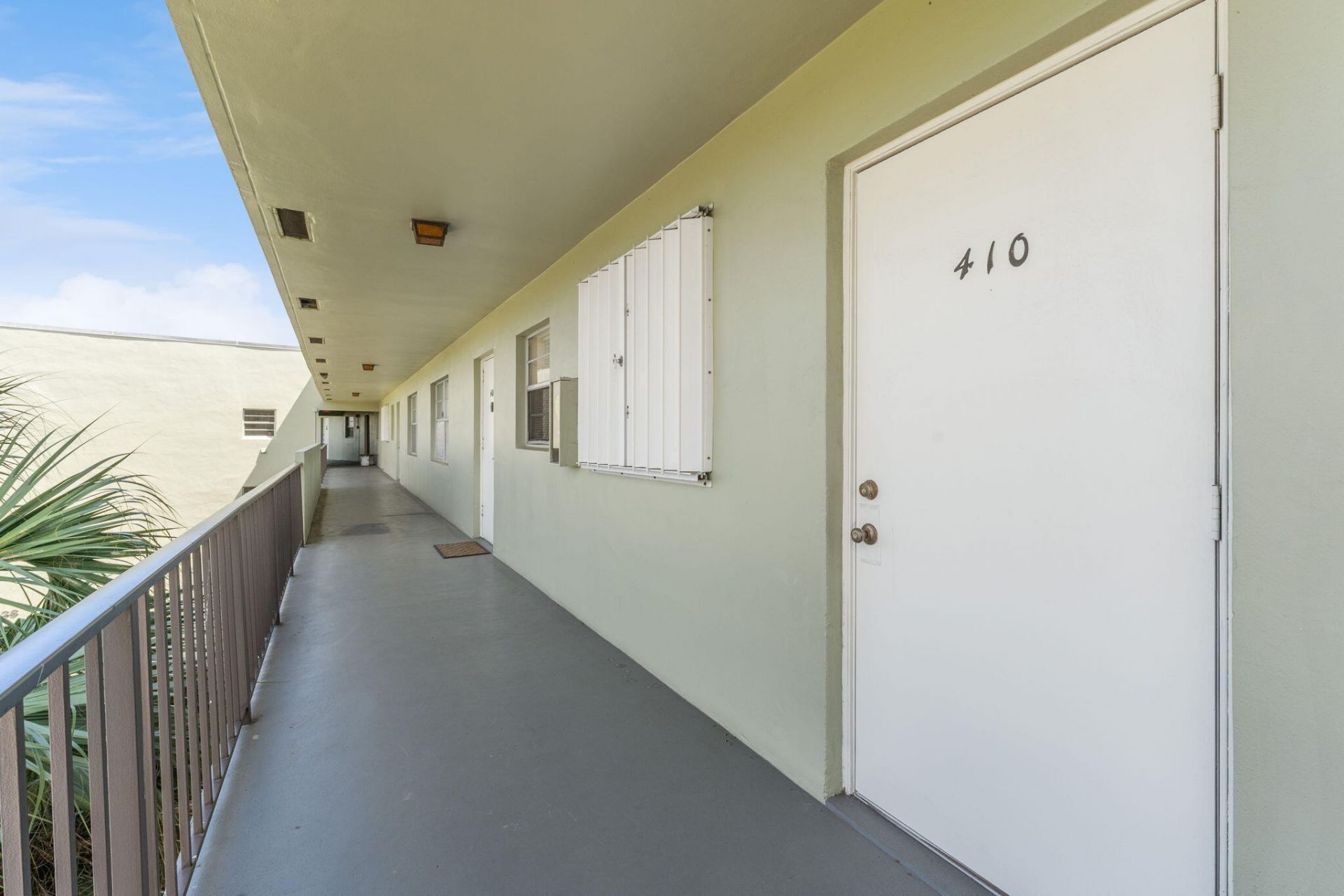 1638 Embassy Drive, Unit 410, West Palm Beach, FL 33401 Photo