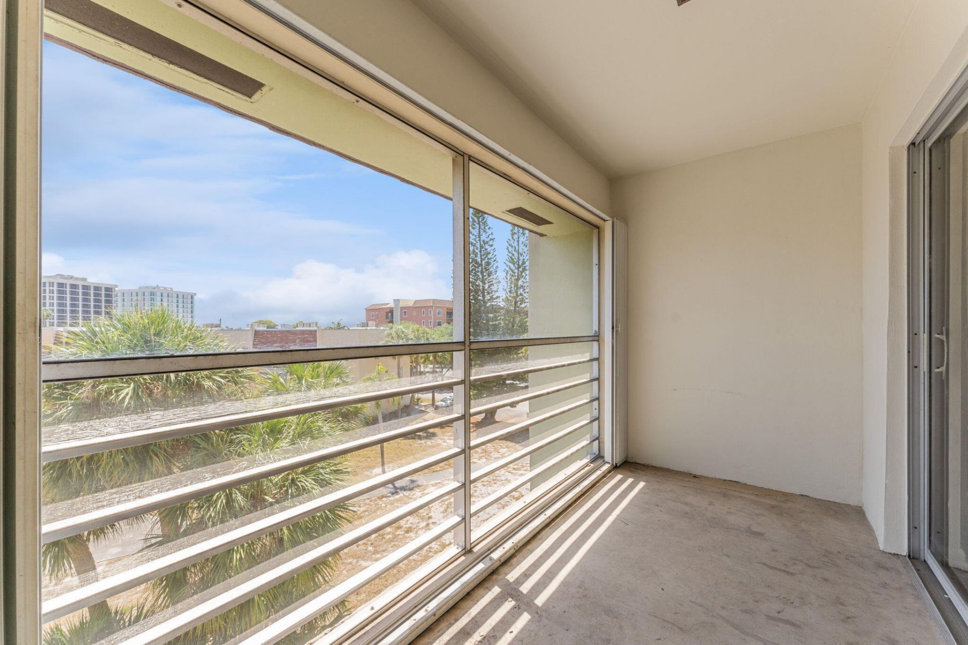 1638 Embassy Drive, Unit 410, West Palm Beach, FL 33401 Photo