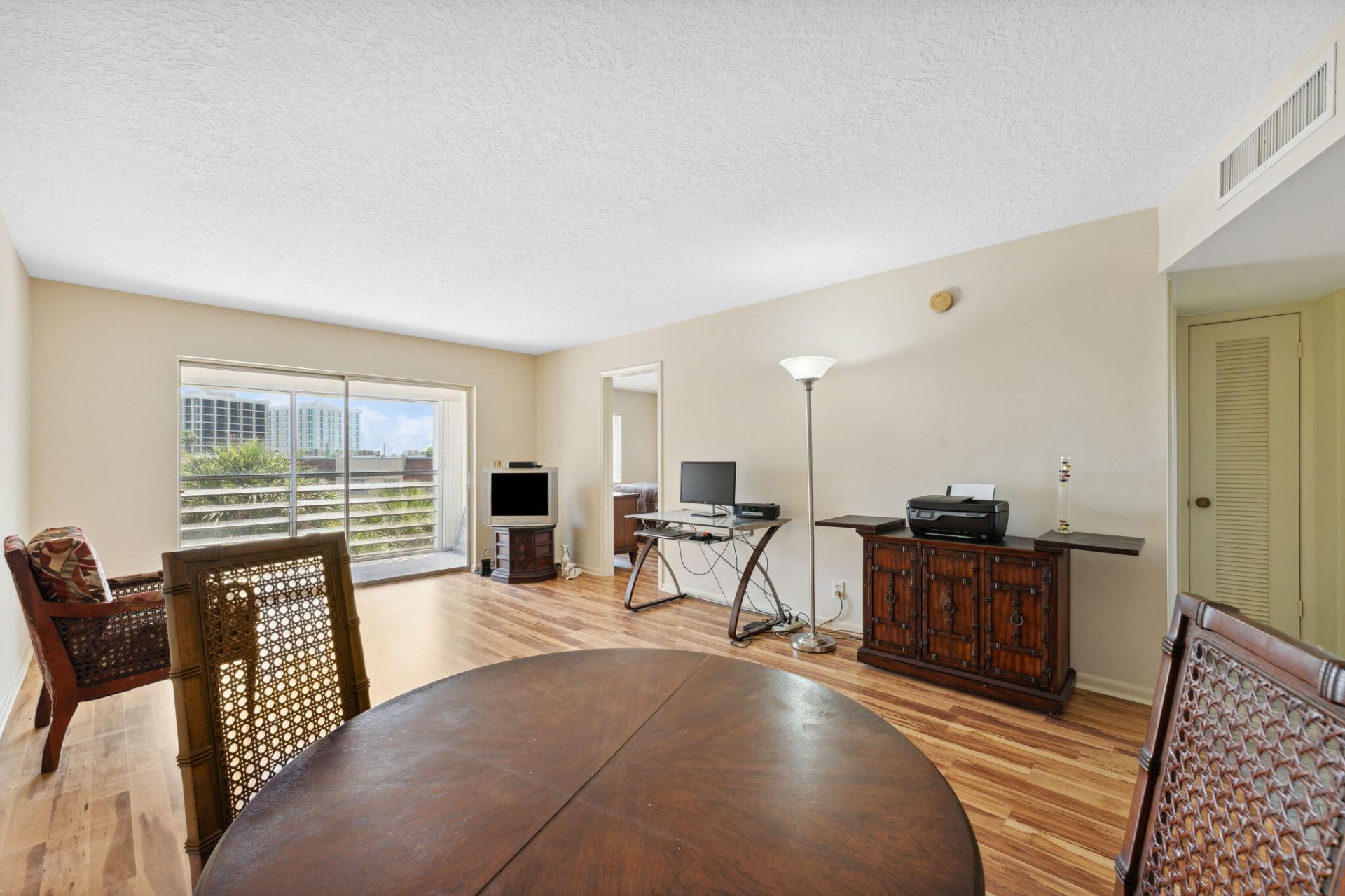 1638 Embassy Drive, Unit 410, West Palm Beach, FL 33401 Photo