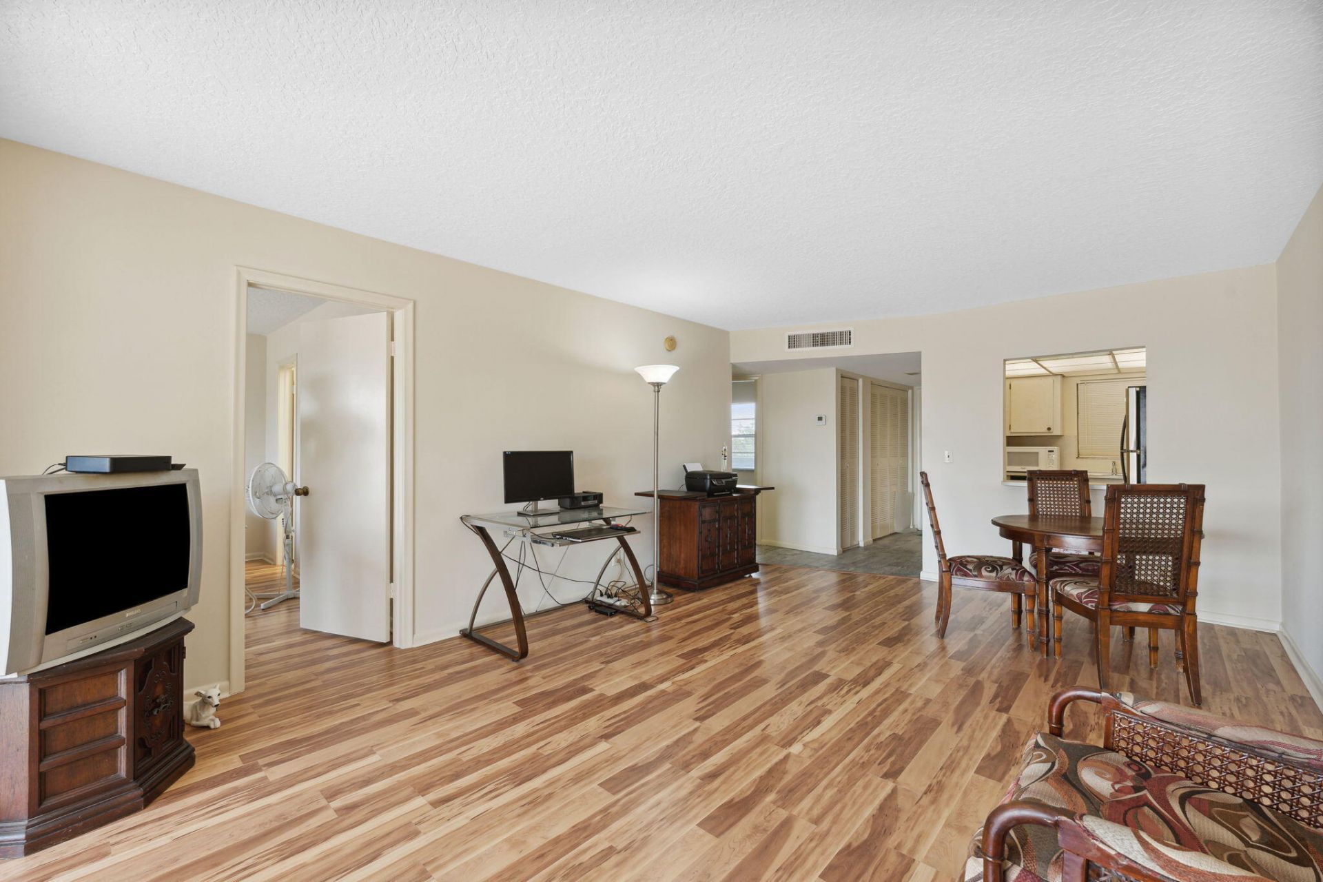 1638 Embassy Drive, Unit 410, West Palm Beach, FL 33401 Photo