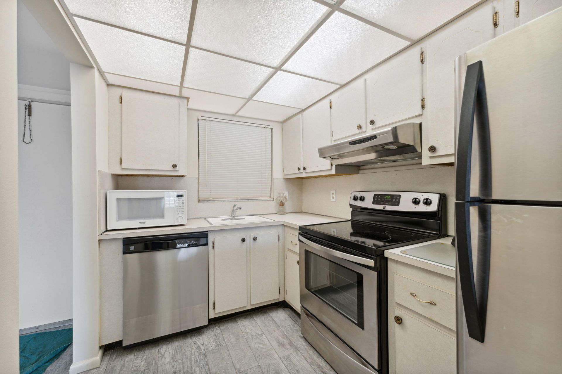 1638 Embassy Drive, Unit 410, West Palm Beach, FL 33401 Photo