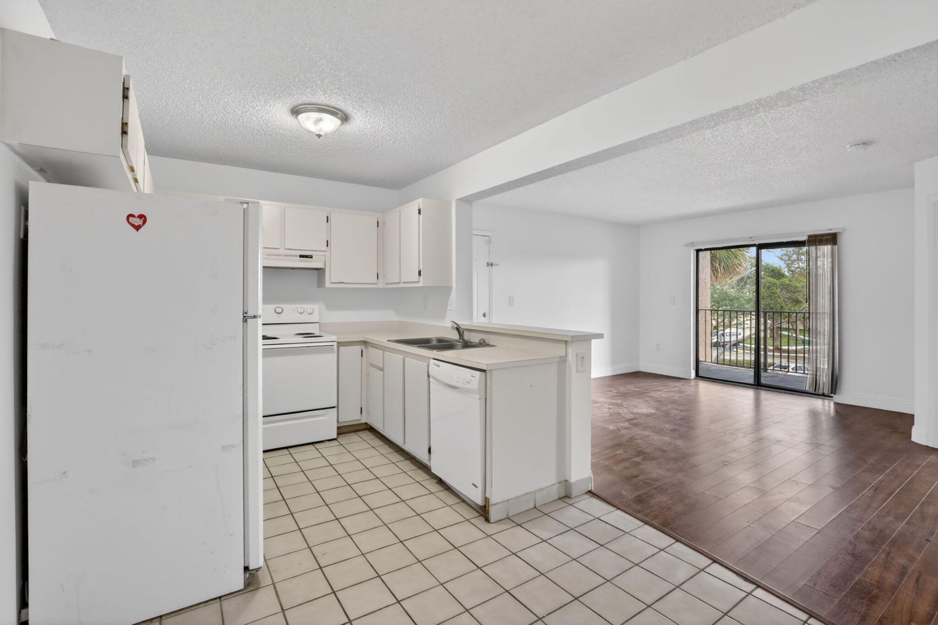 300 Palm Circle W, Pembroke Pines, FL 33025 Photo