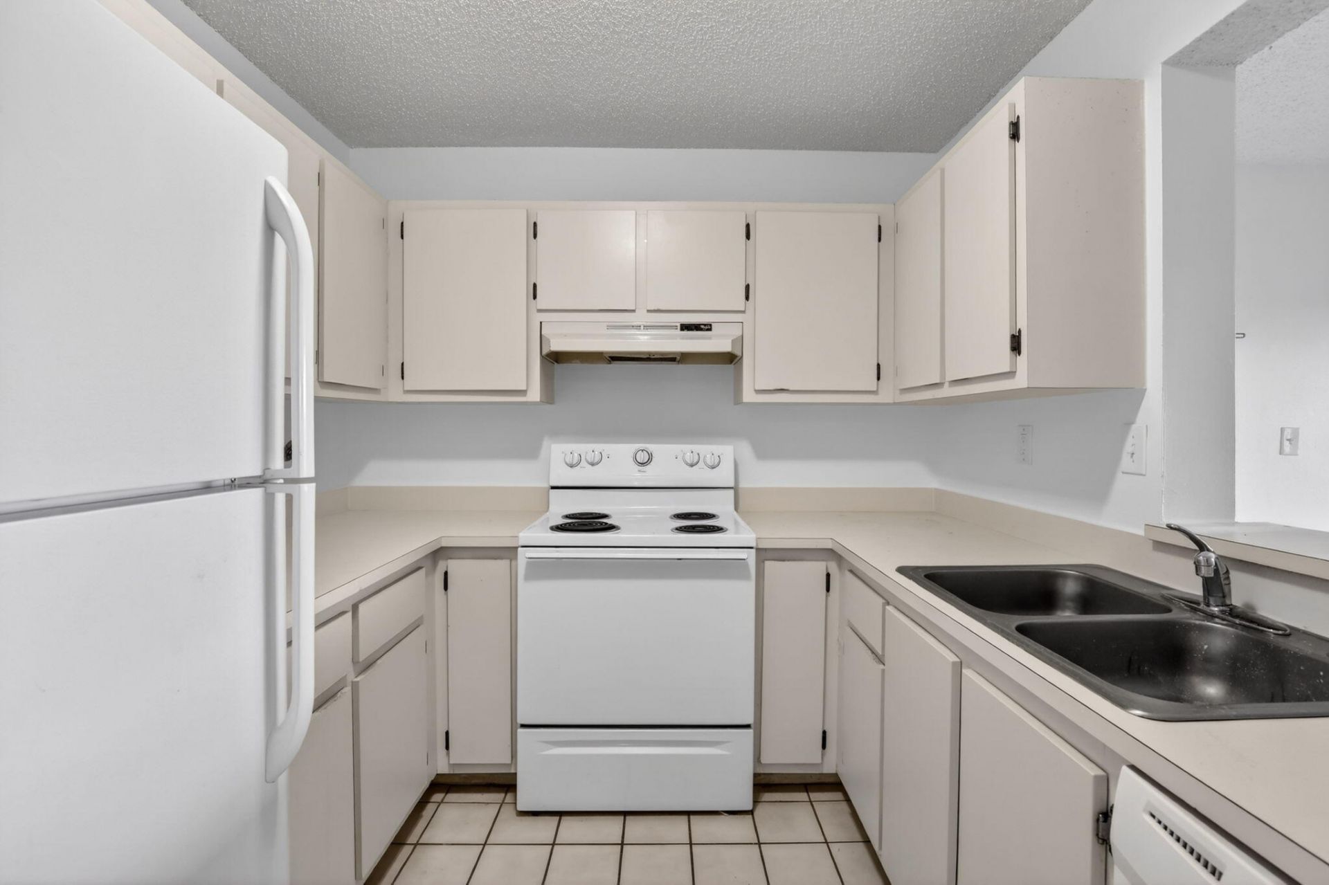 300 Palm Circle W, Pembroke Pines, FL 33025 Photo