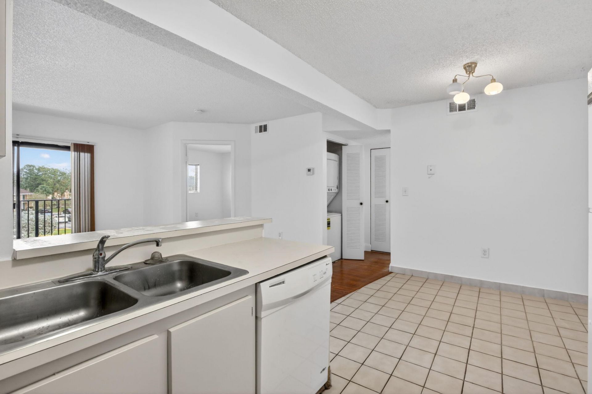 300 Palm Circle W, Pembroke Pines, FL 33025 Photo