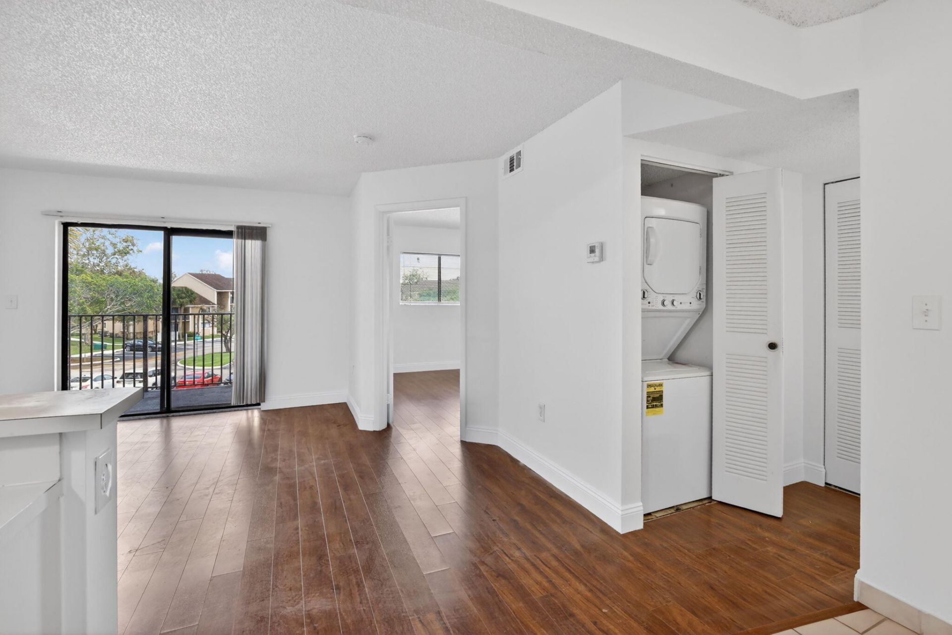 300 Palm Circle W, Pembroke Pines, FL 33025 Photo