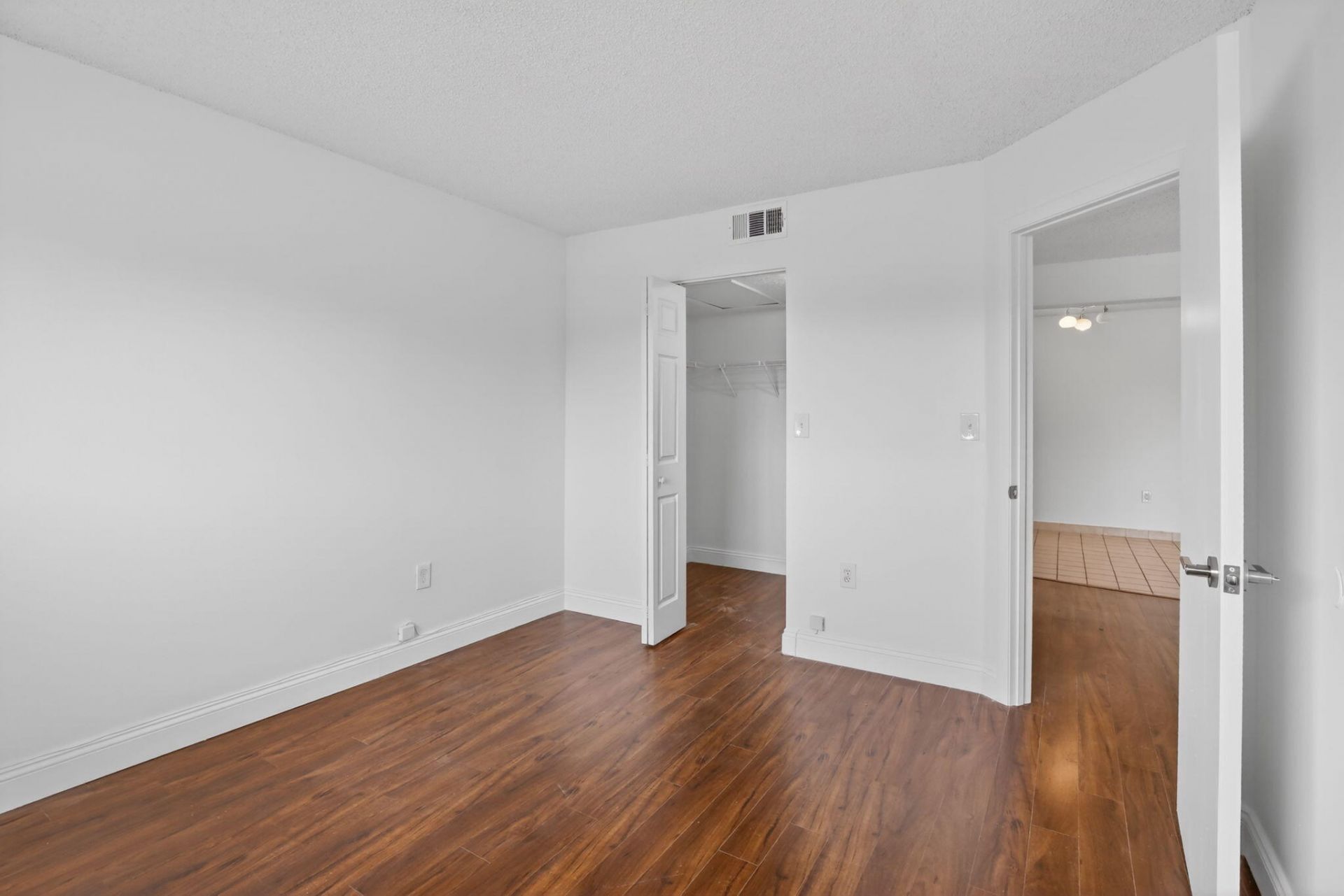 300 Palm Circle W, Pembroke Pines, FL 33025 Photo