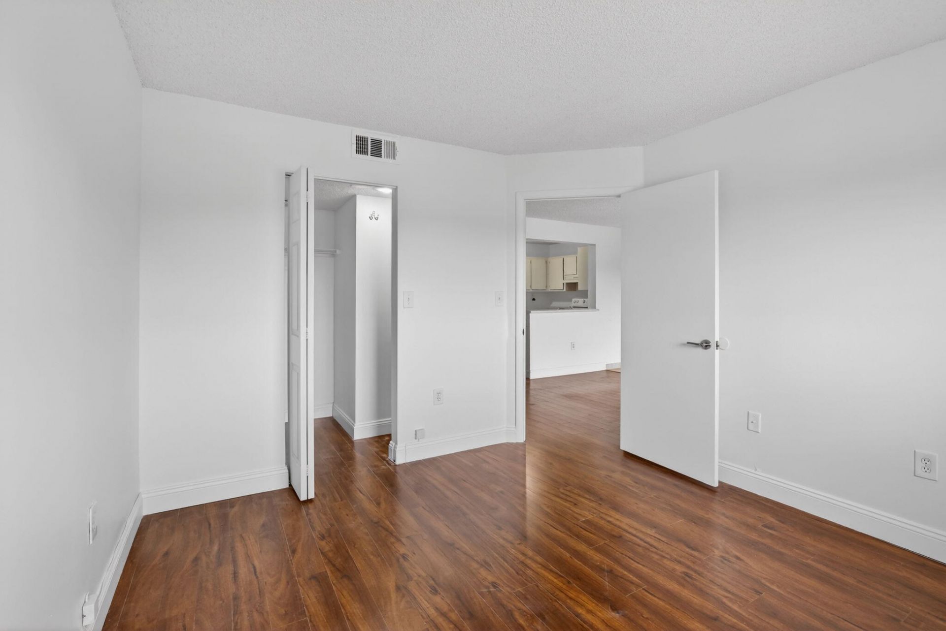 300 Palm Circle W, Pembroke Pines, FL 33025 Photo