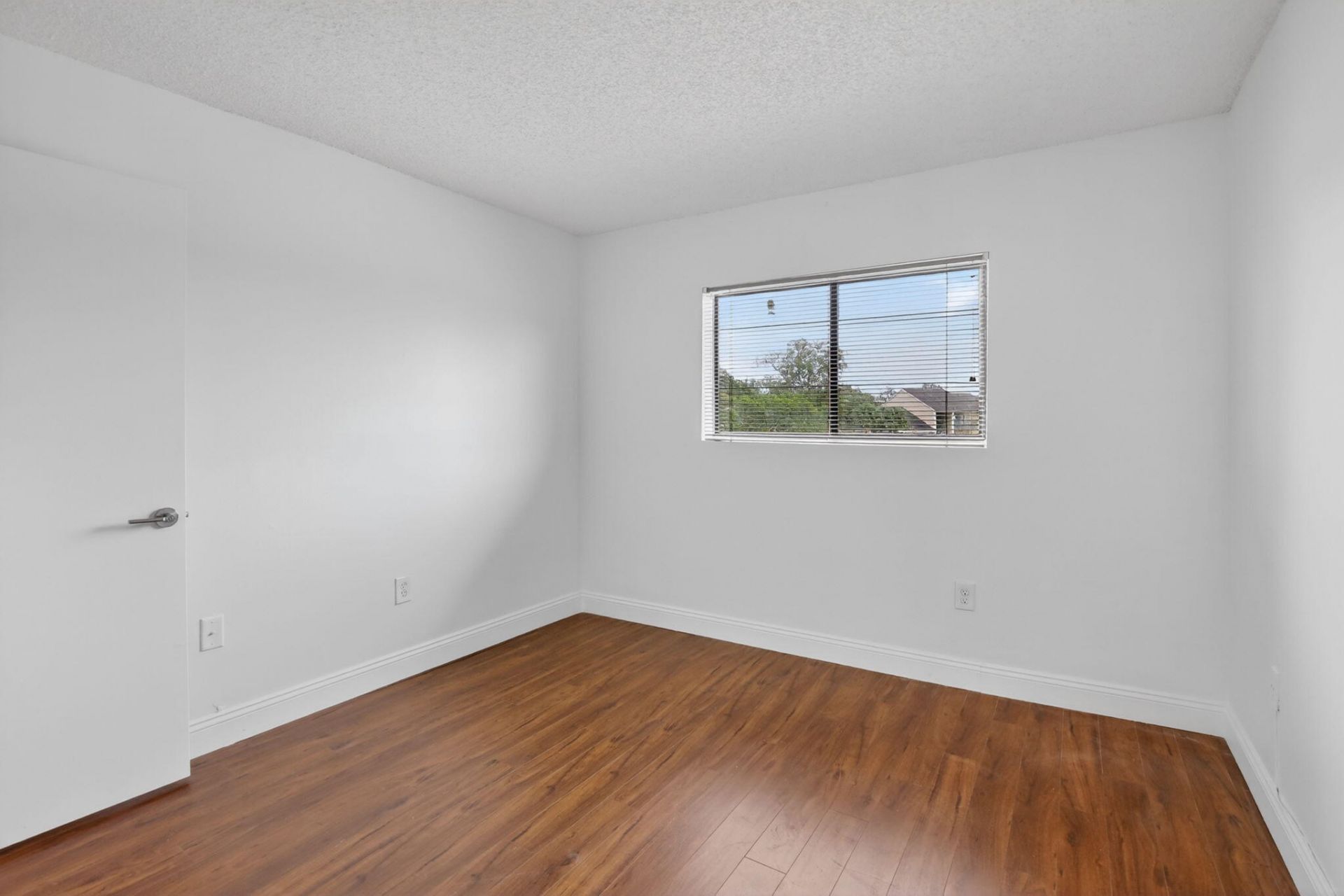 300 Palm Circle W, Pembroke Pines, FL 33025 Photo