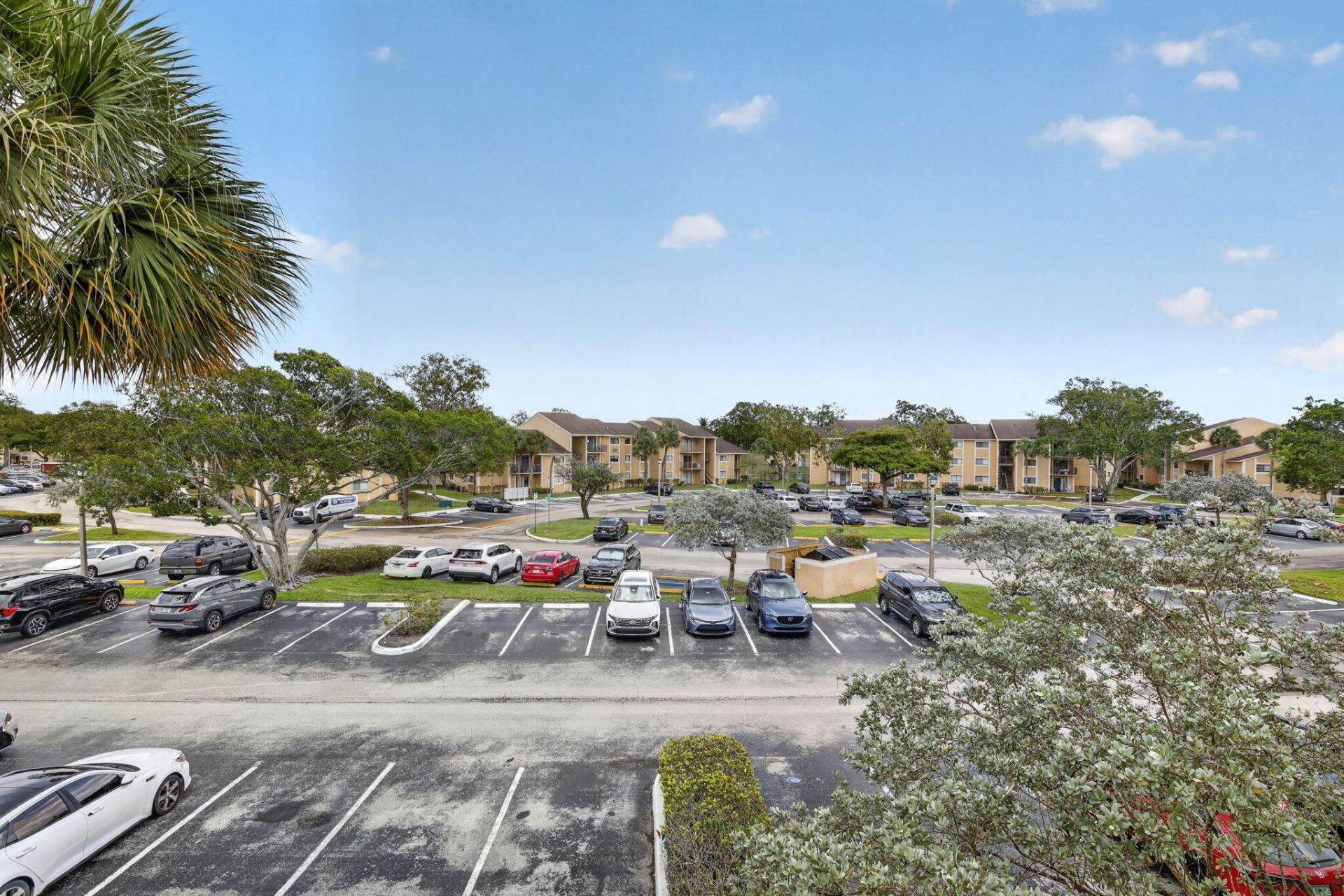 300 Palm Circle W, Pembroke Pines, FL 33025 Photo