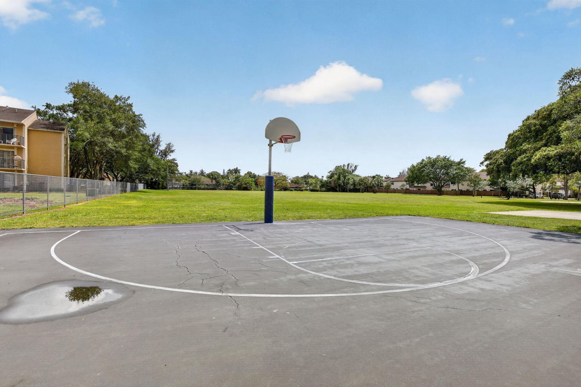 300 Palm Circle W, Pembroke Pines, FL 33025 Photo