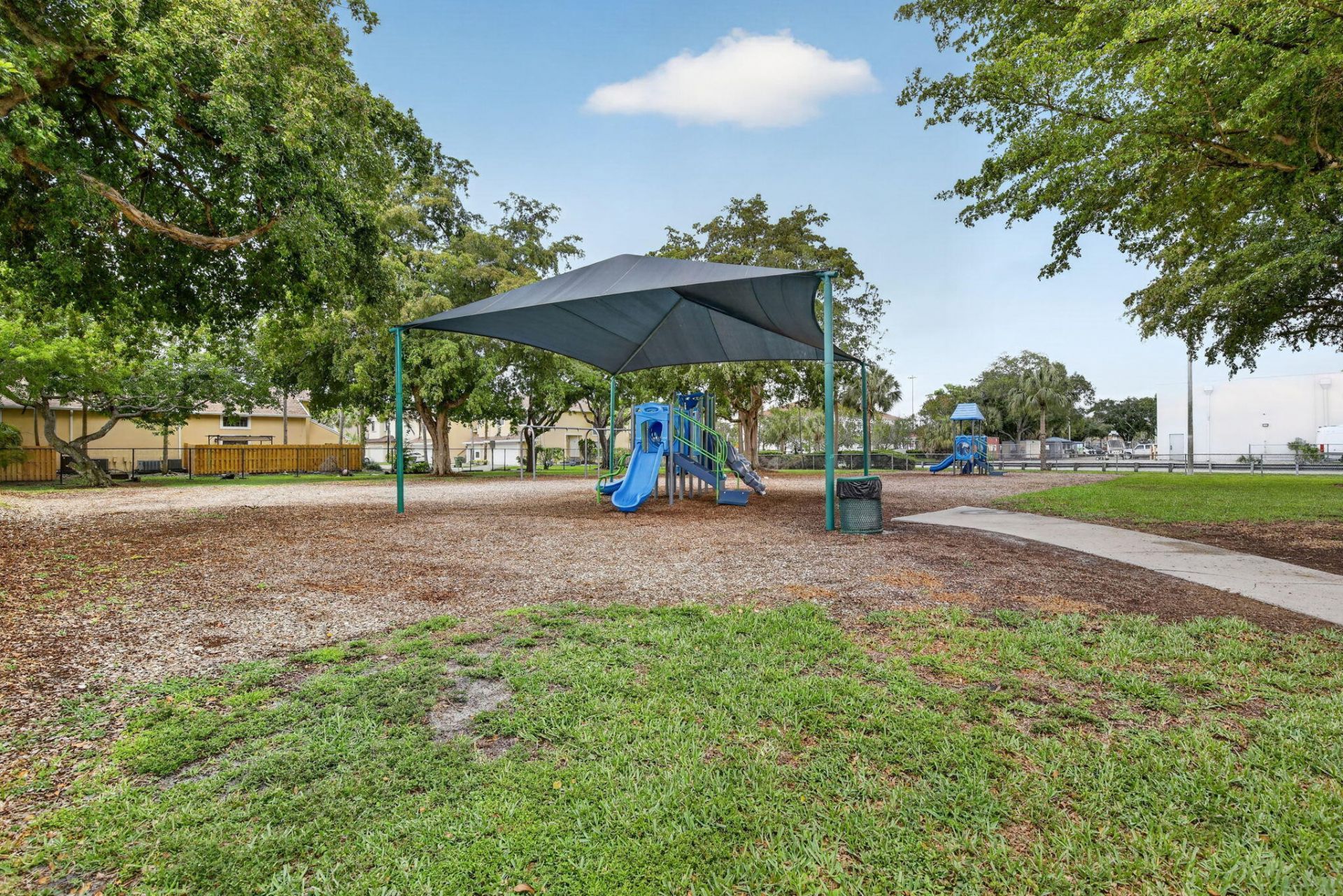 300 Palm Circle W, Pembroke Pines, FL 33025 Photo