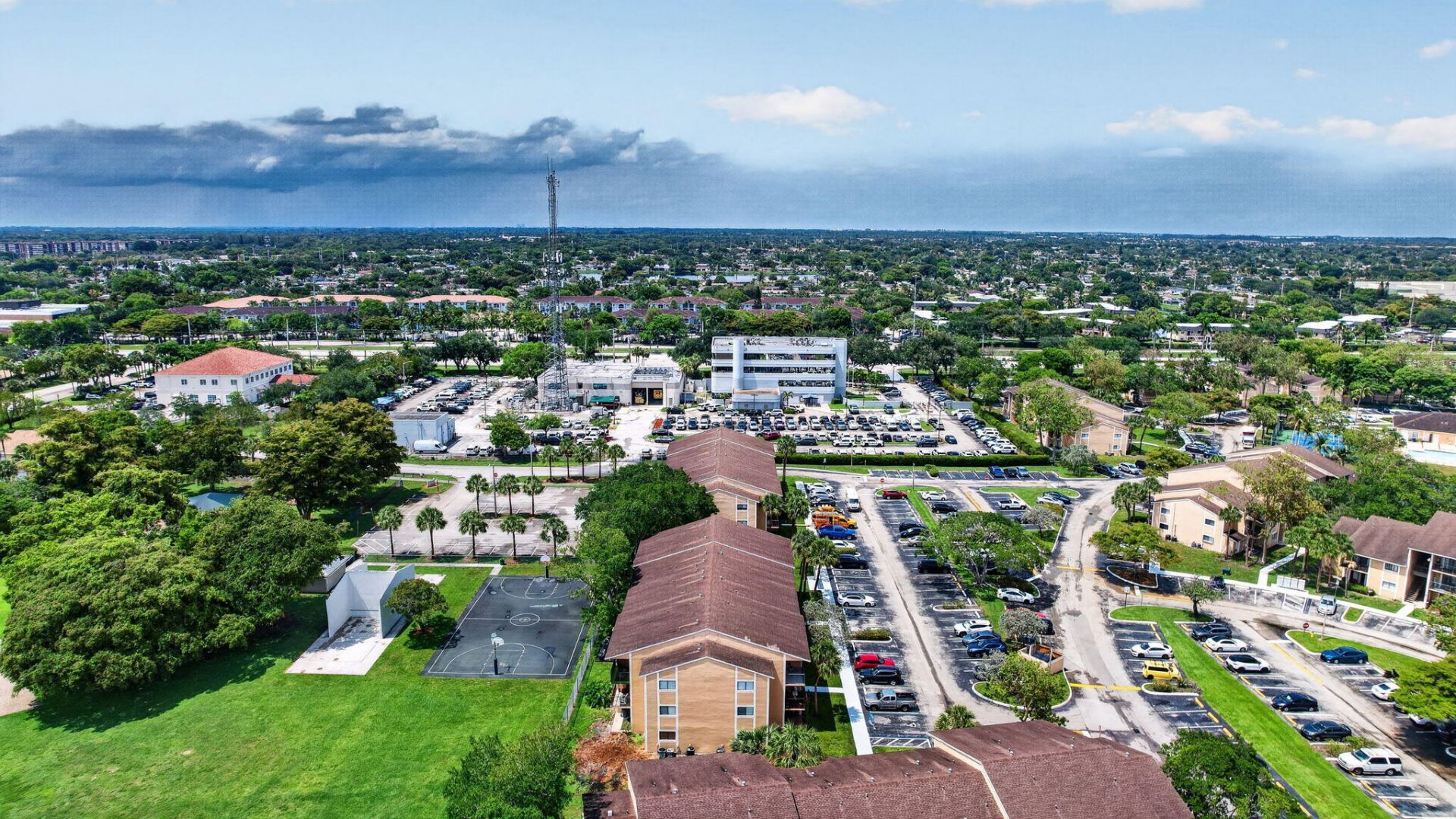 300 Palm Circle W, Pembroke Pines, FL 33025 Photo