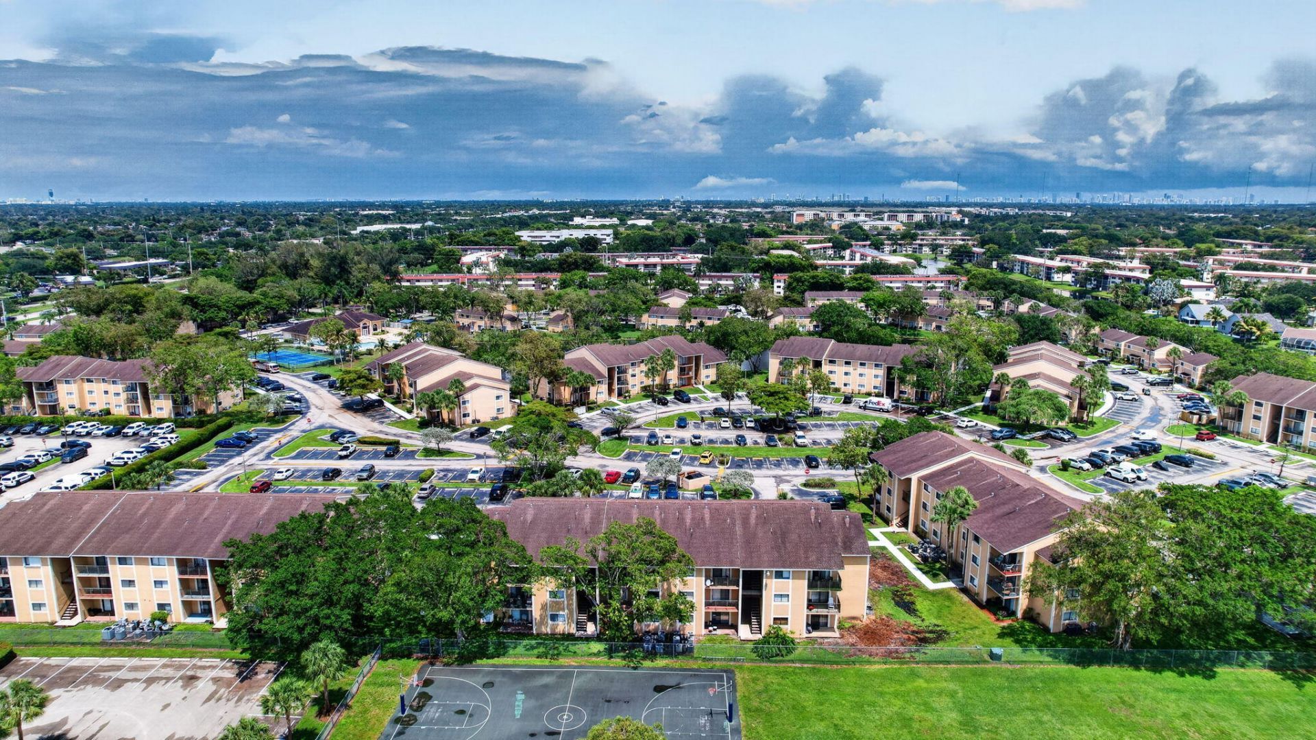 300 Palm Circle W, Pembroke Pines, FL 33025 Photo