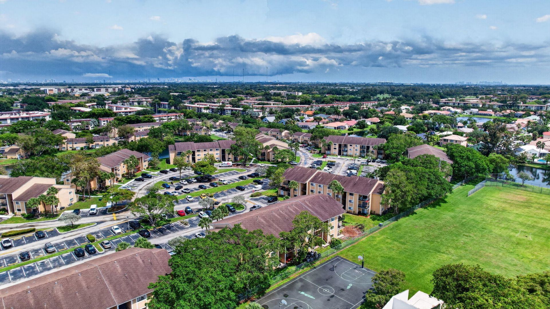 300 Palm Circle W, Pembroke Pines, FL 33025 Photo