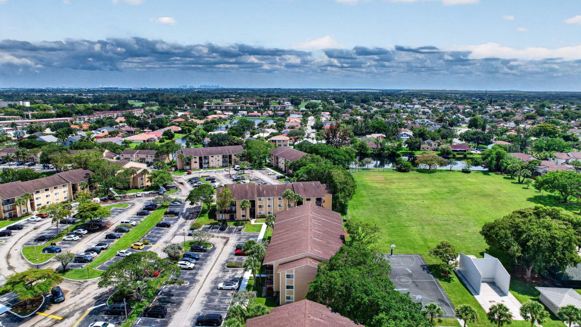 300 Palm Circle W, Pembroke Pines, FL 33025 Photo