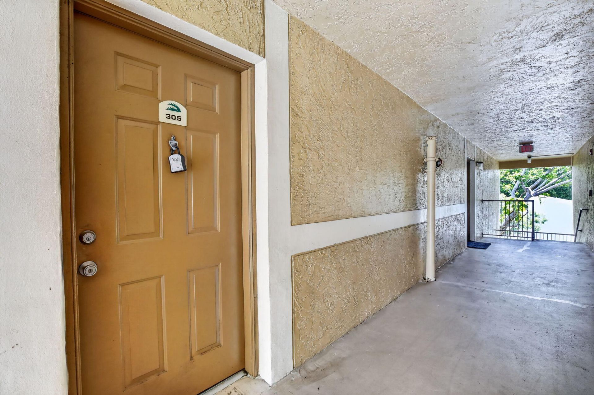 300 Palm Circle W, Pembroke Pines, FL 33025 Photo