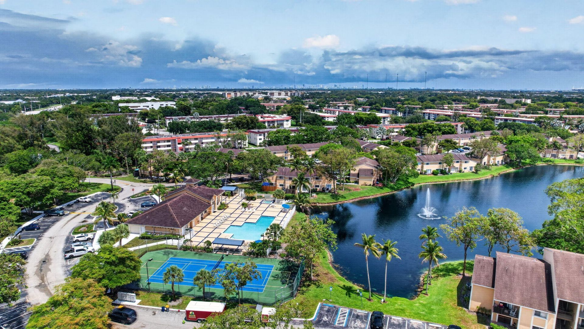 300 Palm Circle W, Pembroke Pines, FL 33025 Photo