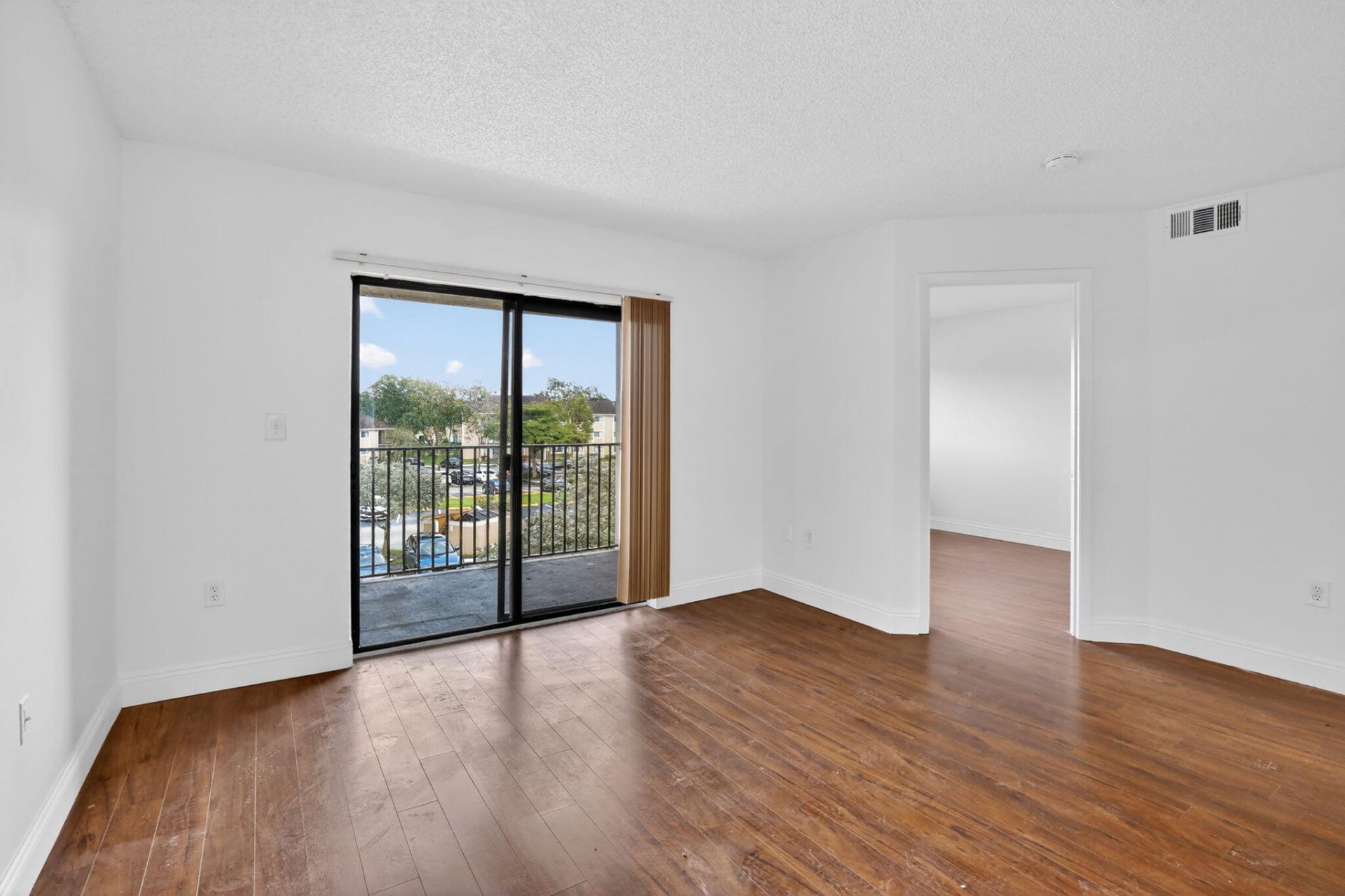 300 Palm Circle W, Pembroke Pines, FL 33025 Photo