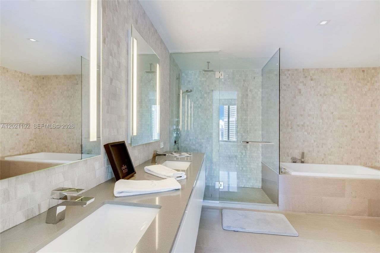 88 SW 7th St , Unit 1905, Miami, FL 33130 Photo