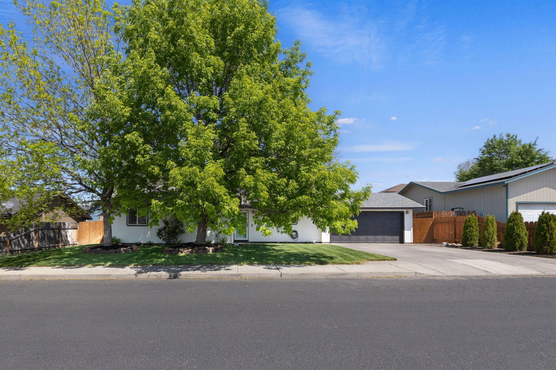757 NW Maple Court, Redmond, OR 97756 Main Photo