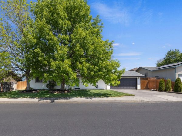 757 NW Maple Court, Redmond, OR 97756
