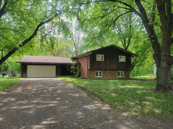 2948 Old Highway 8, Roseville, MN 55113