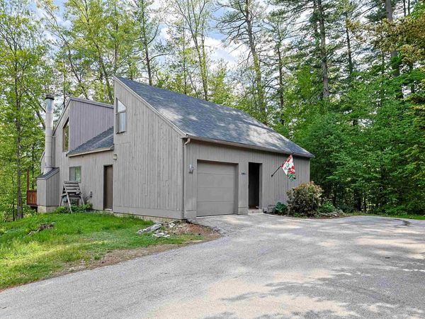 44 Coburn Woods Drive, Nashua, NH 03063