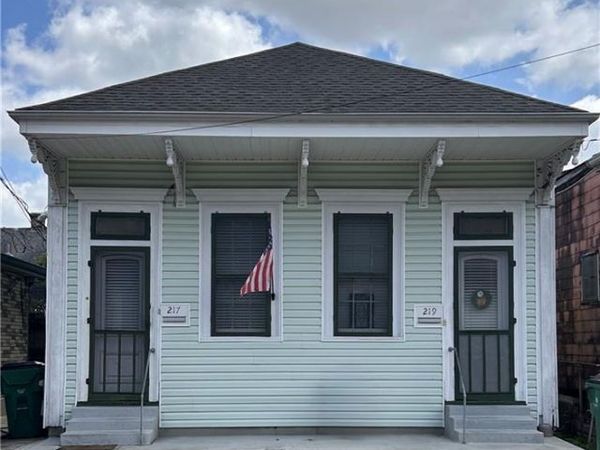 217 LAVOISIER Street , Gretna, LA 70053