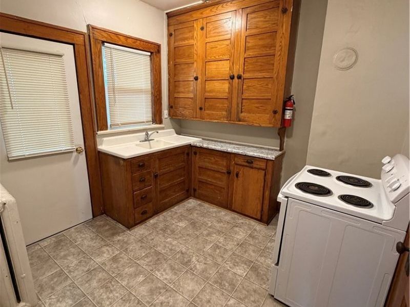 335 N Broadway Avenue, Salem, OH 44460 Photo 4