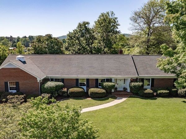 1270 NOVA DR, WAYNESBORO, VA 22980