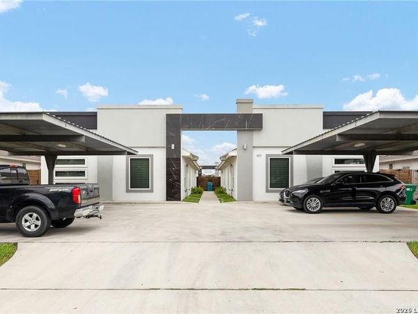 907 W Carmel Avenue, Pharr, TX 78577