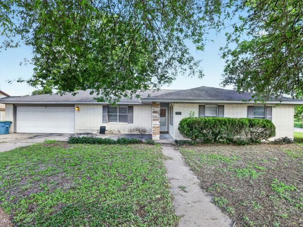 1011 E Hefferman, Beeville, TX 78102
