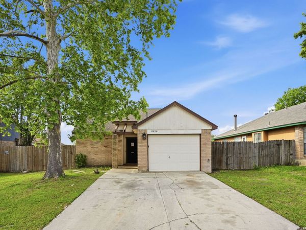 11426 LONG TRL, San Antonio, TX 78245