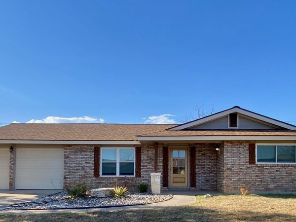 118 Hillcrest Dr., La Vernia, TX 78121