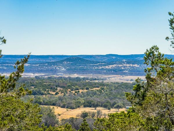 300 N Peterson Farm Rd, Kerrville, TX 78028