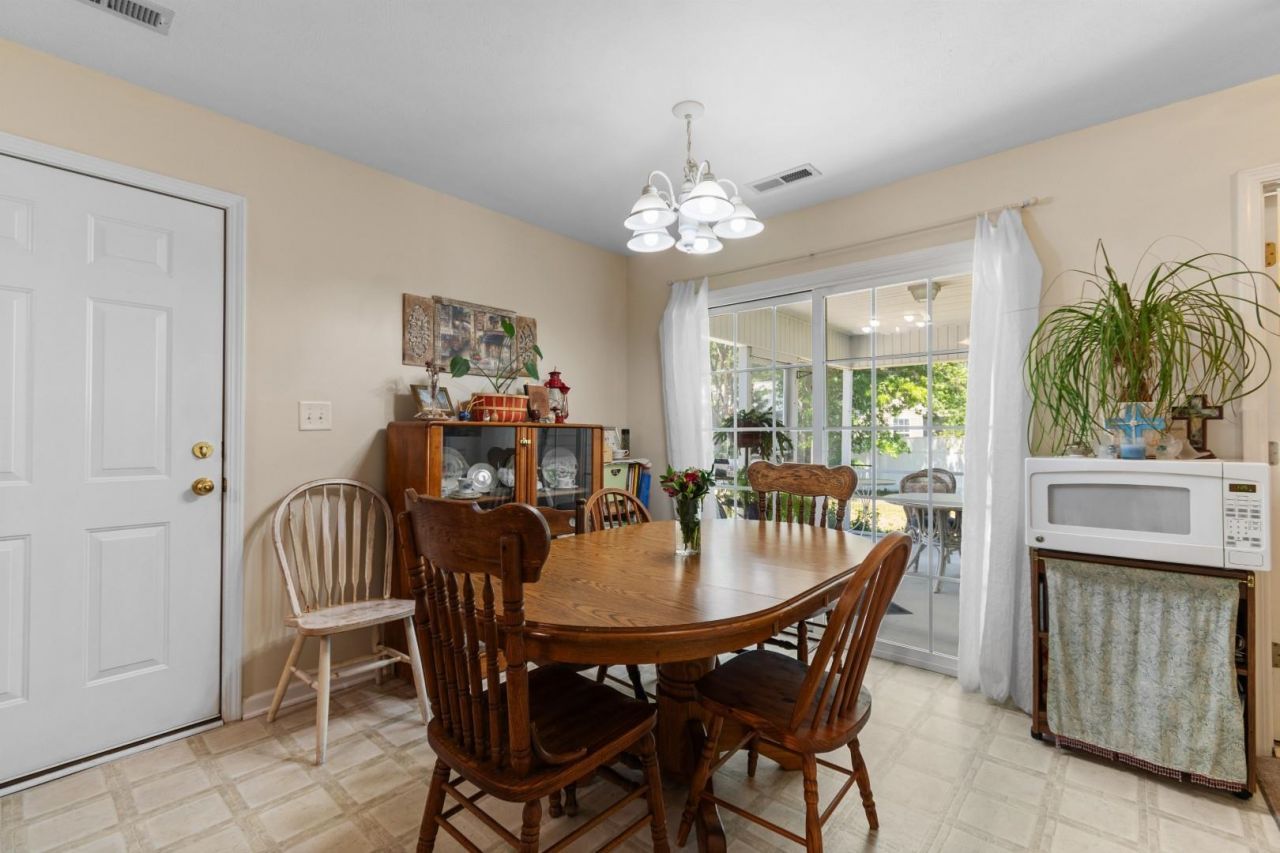 5008 Blue Spruce Ln. Photo 6