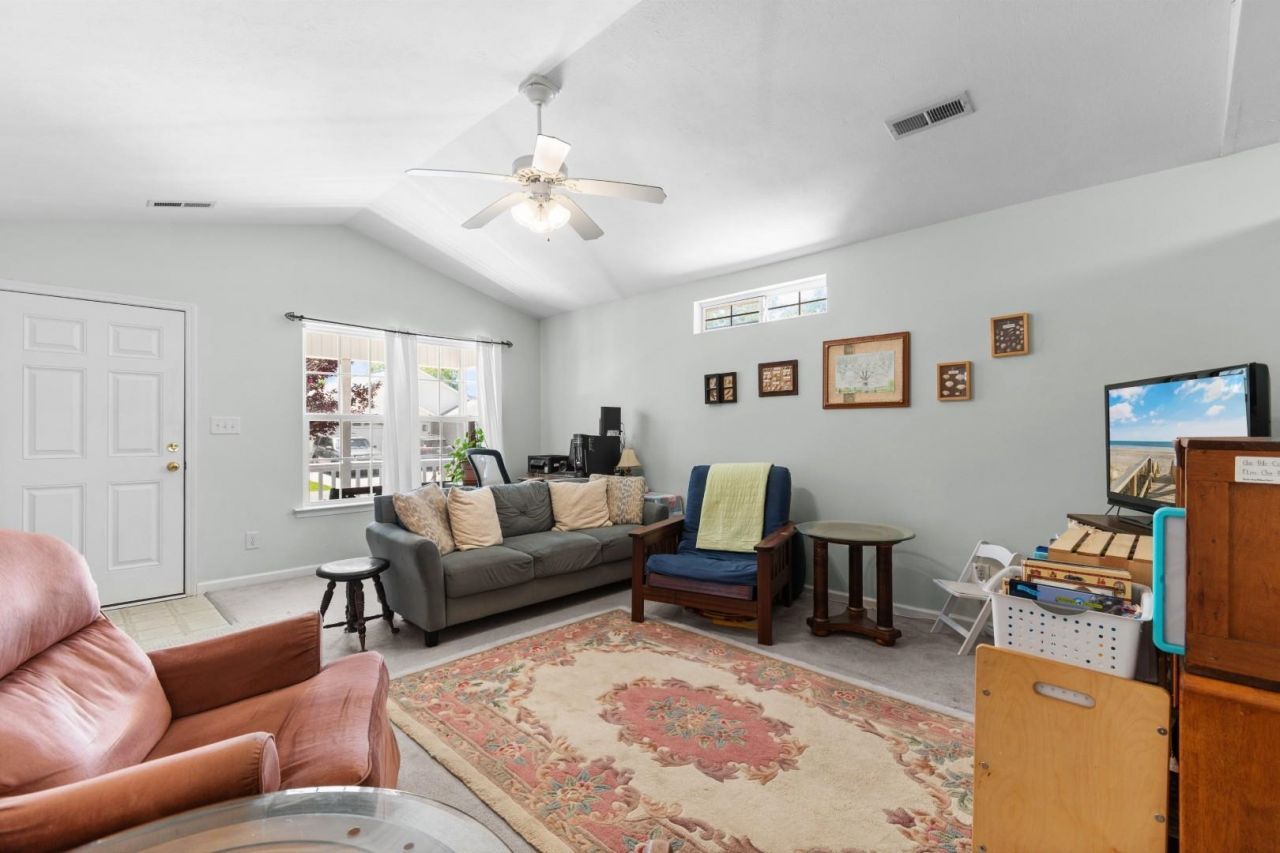 5008 Blue Spruce Ln. Photo 8