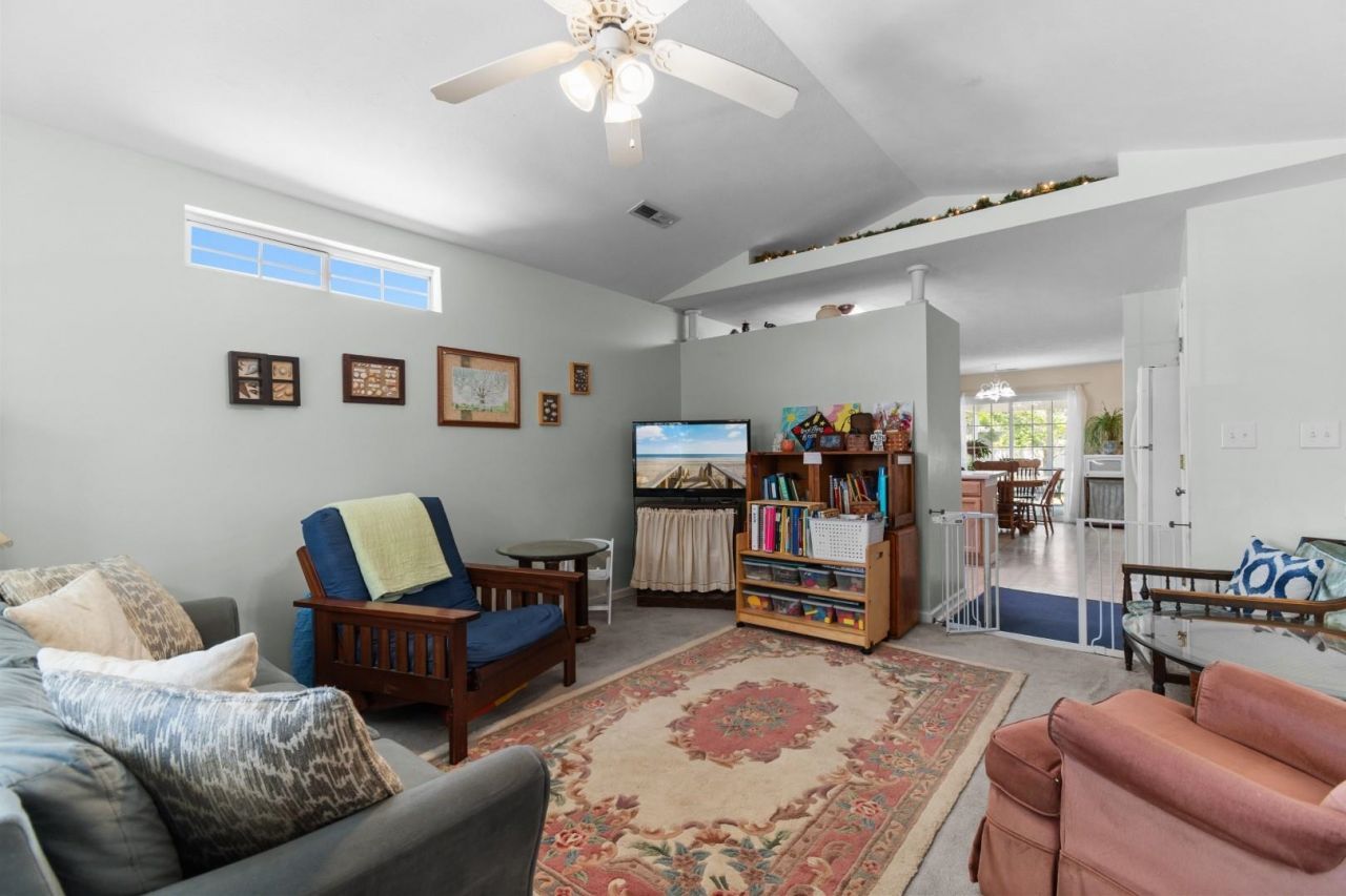 5008 Blue Spruce Ln. Photo 9